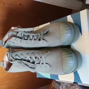 Universal Thread Boots